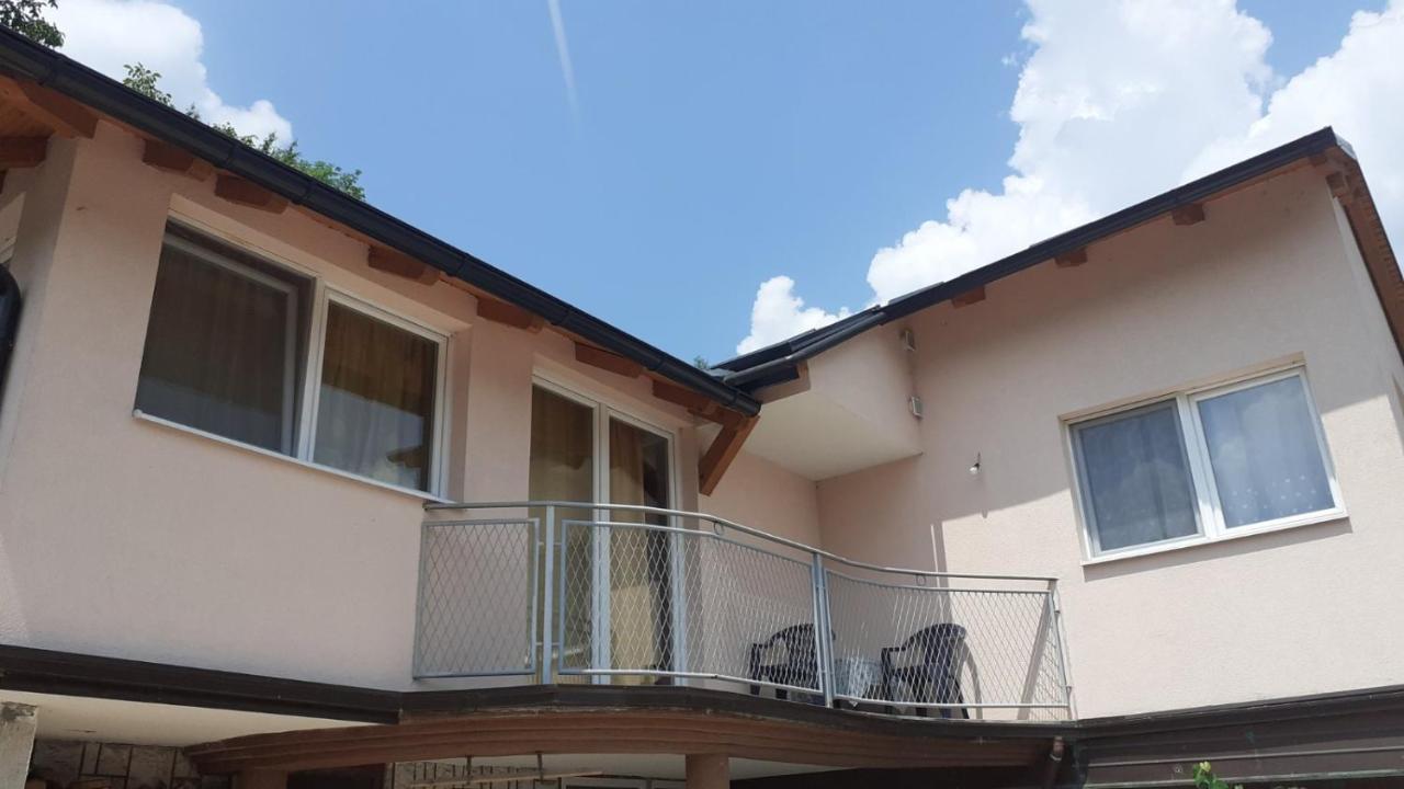 דירות יאיצי Apartman Panorama מראה חיצוני תמונה
